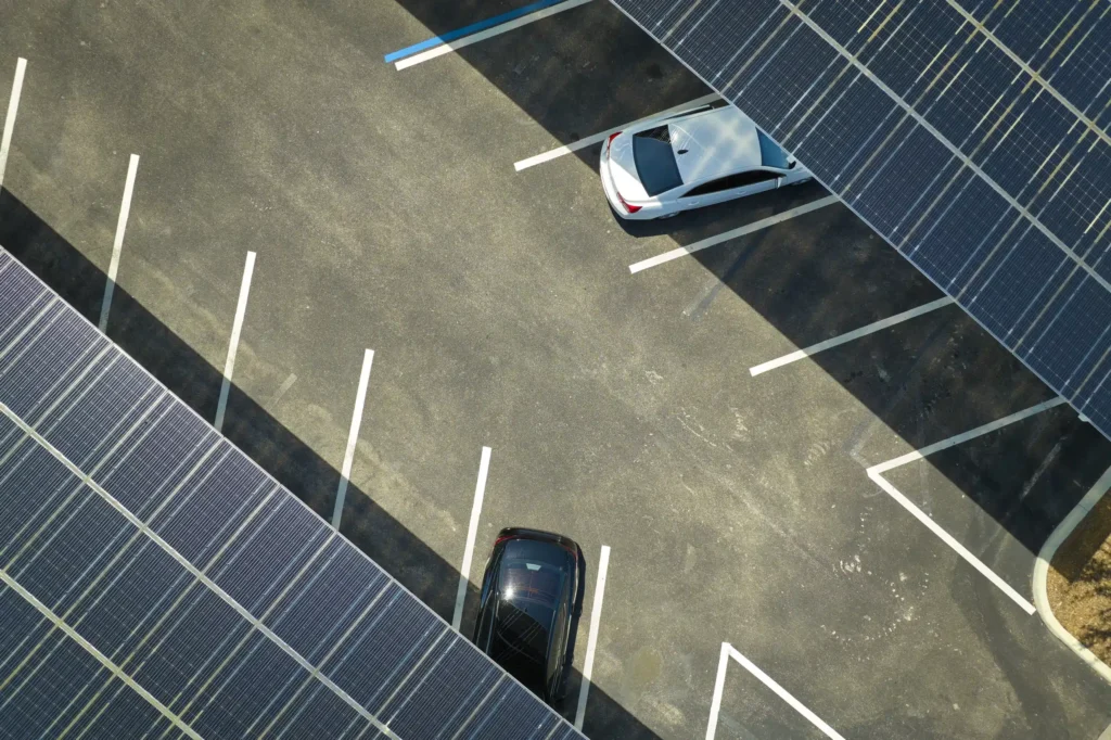 Solarcarports aus der Vogelperspektive